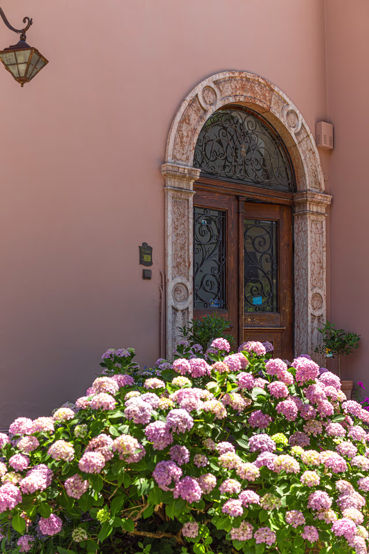 Villa Anita entrance with flowers